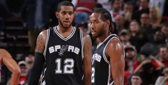 还是在场下 还是在场下